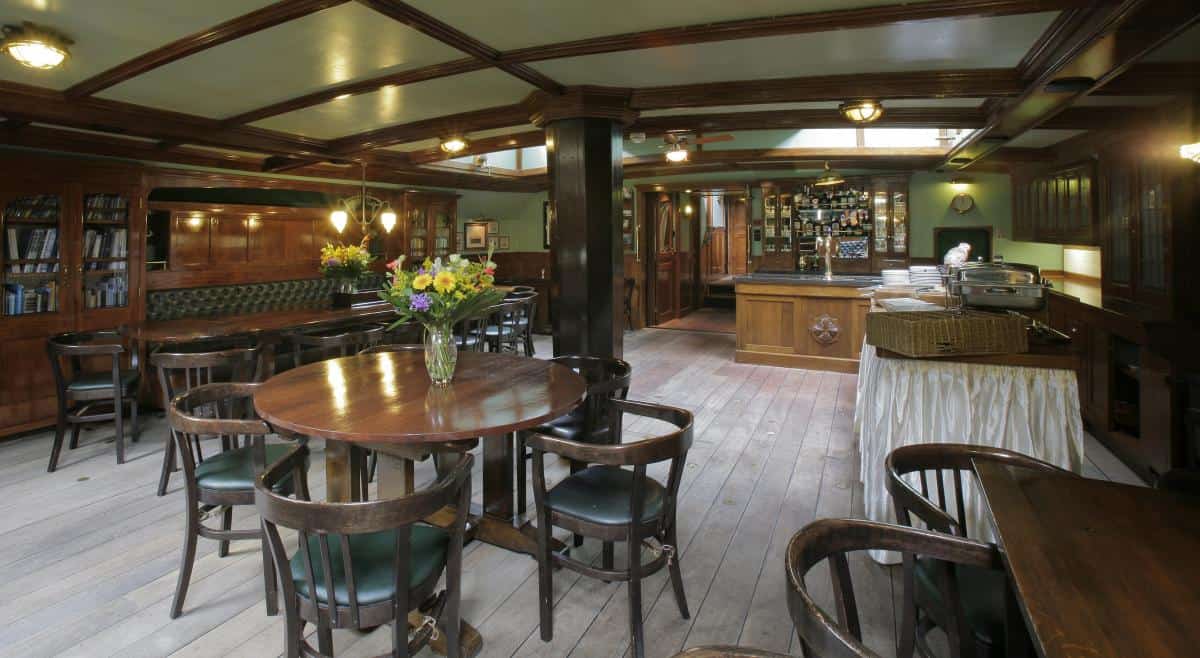 Schooner Oosterschelde has a spacious and elegant saloon with a bar and a piano