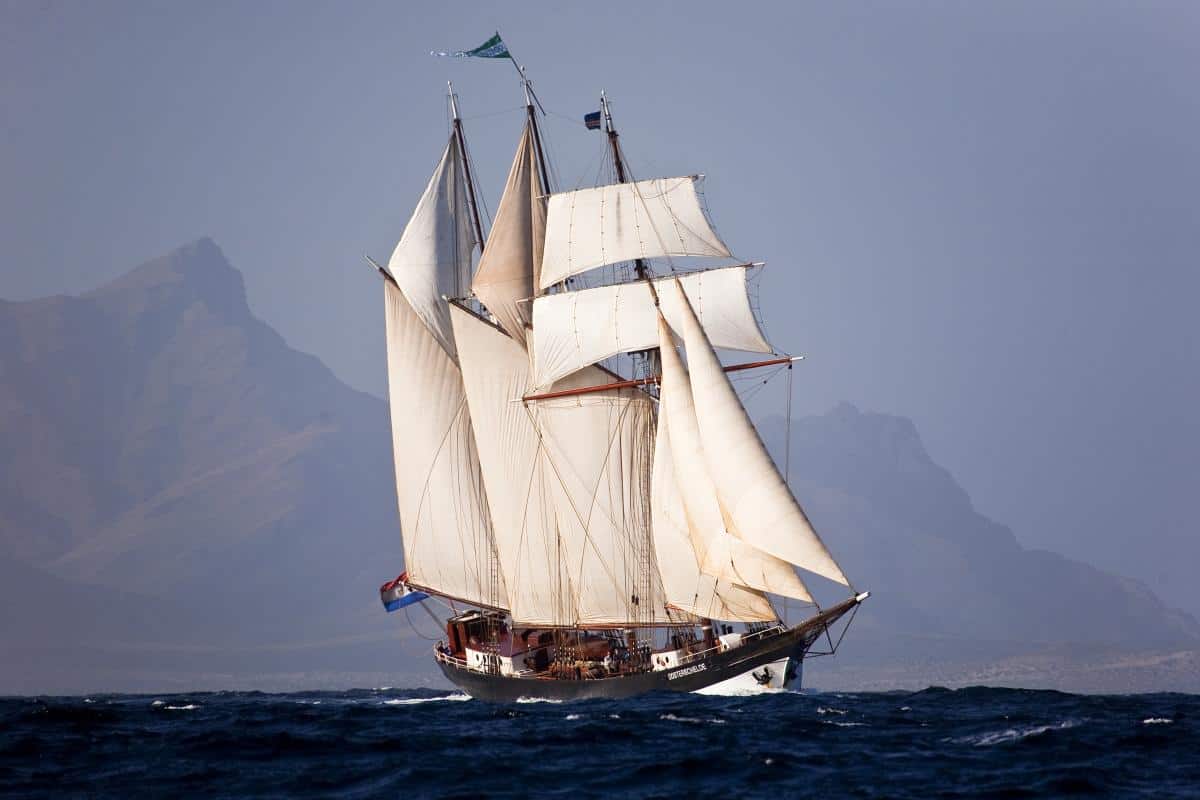 Sail on Oosterschelde with Classic Sailing