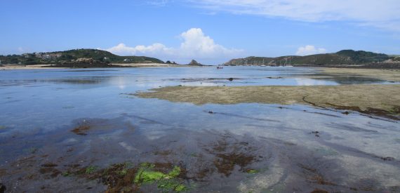Low tide between Tresco and Bryher