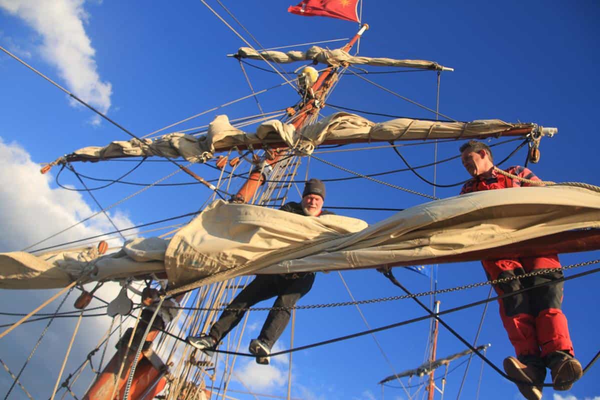 Impress your children or your grandchildren on a square rigger