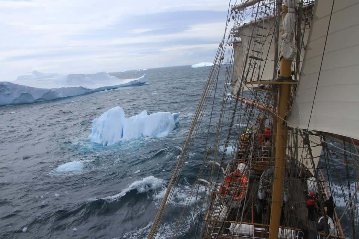 Sailing towards Paulet Island in the Weddell Sea