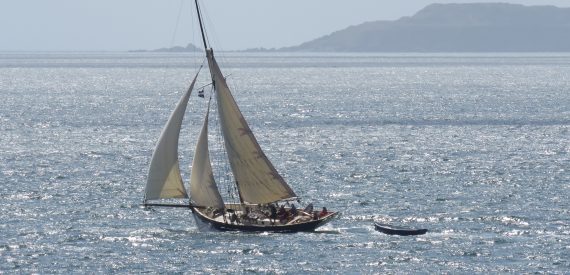 Tallulah creaming past St Anthony lighthouse