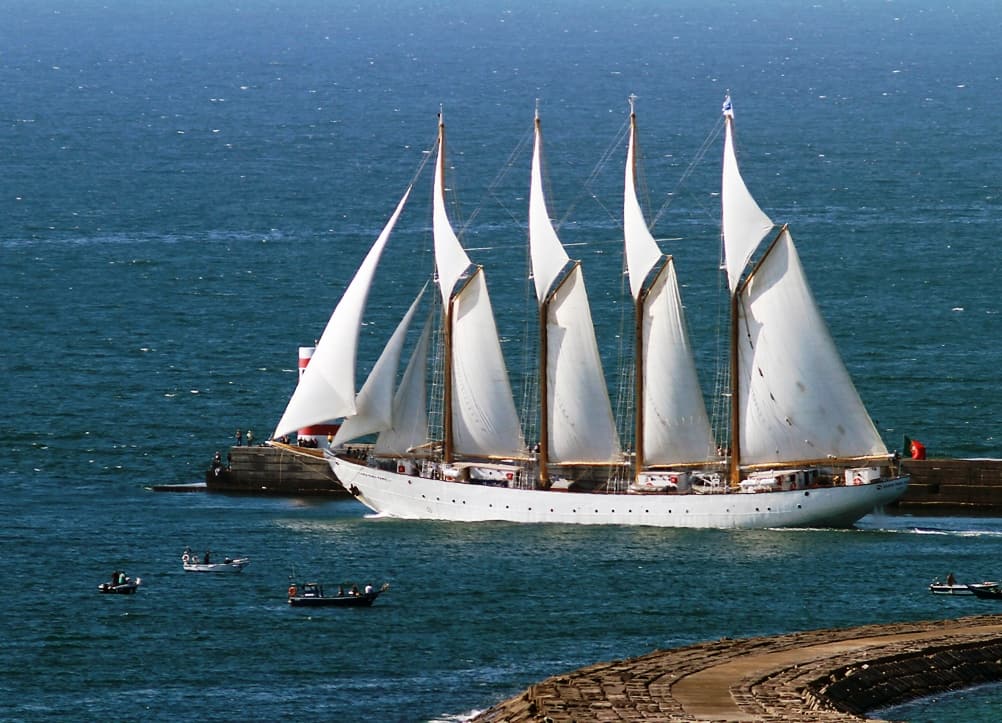 Santa Maria Manuela full sail