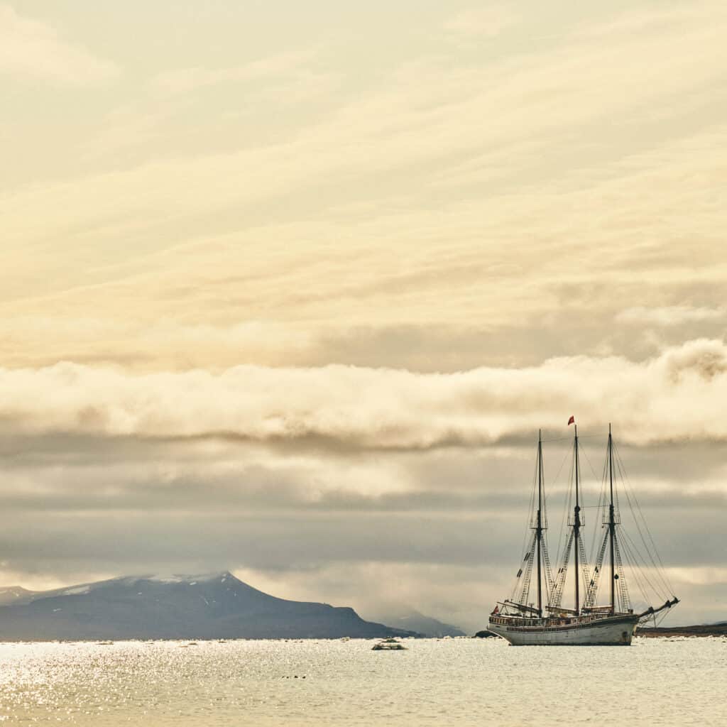 Linden anchored off Svalbard in pale atmospheric light